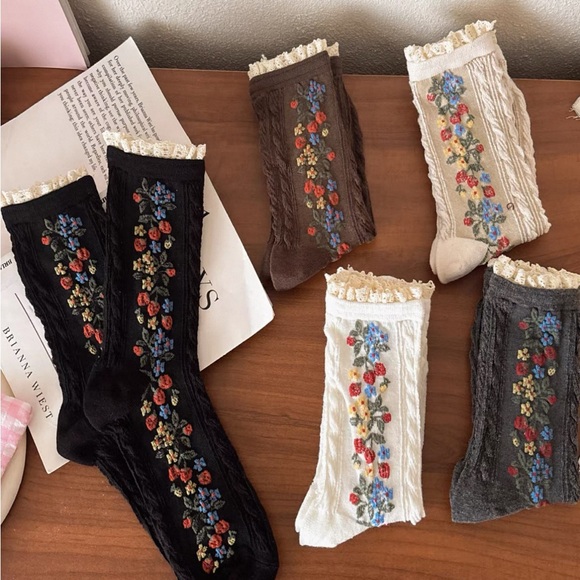 Accessories - New Floral embroidered ruffle knit socks